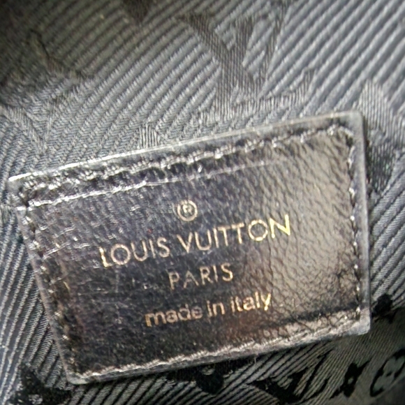 LOUIS VUITTON Limited Edition Black Lambskin Leather Riveting Bag - Picture 4 of 16